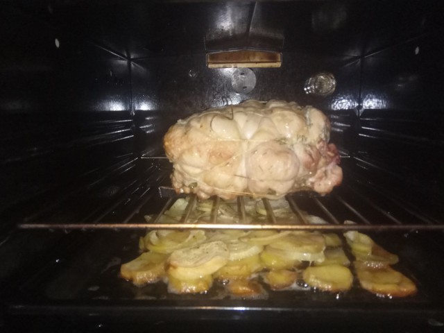 Куриная тушка (рулет) лишенная скелета (poulet désossé)  