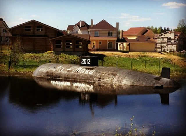 Как 2000 тонная подлодка высотой с пятиэтажку оказалась в Тольятти?