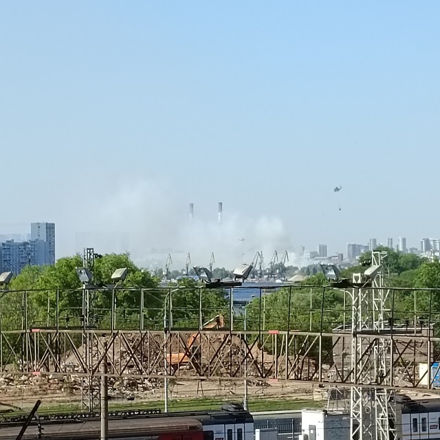 На Южнопортовой улице в Печатниках вспыхнул ангар