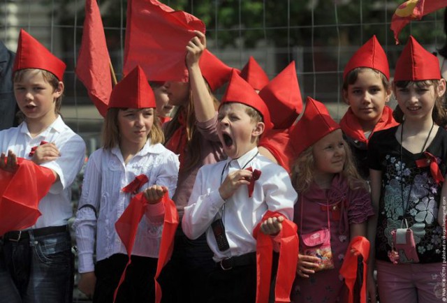 Почему советская власть противилась появлению пионерии, и Какую роль сыграли пионеры в истории СССР