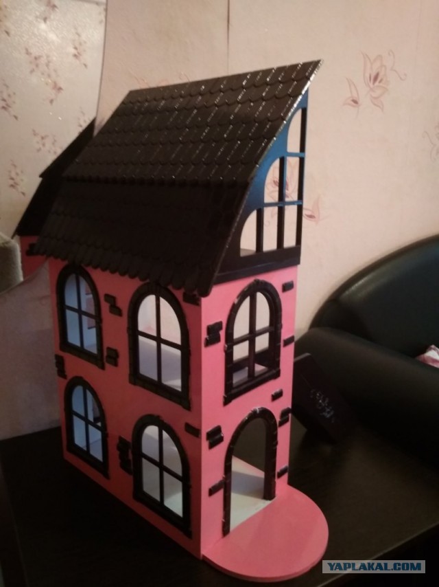 Кукольный домик для любимой дочери.