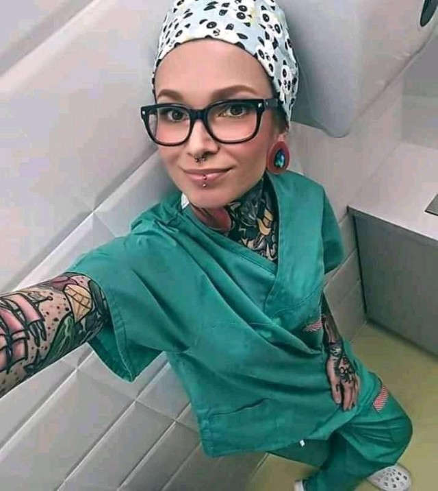 Девушка, а вы точно доктор?