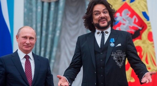 Путин наградил медалью 23-летнего сына владельца «Русской медиагруппы» «за большой вклад в развитие отечественной культуры».