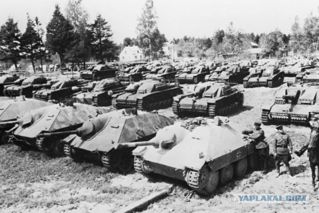 StuG III под кличкой "Гадюка", самая массовая в производстве с которой пришлось встретиться нашим дедам.