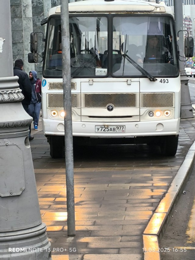 Москва. Метро Менделеевская