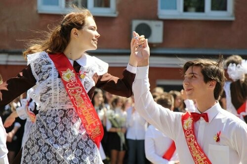 Родители школьников в этом году тратят больше на выпускной