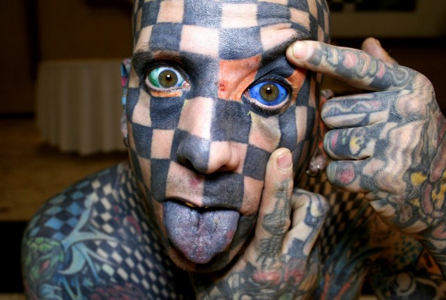 В Госдуме предлагают запретить татуировки подросткам