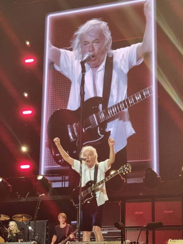 Музыка и музыканты:  AC/DC - T.N.T.