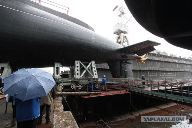 Фотографии спуска подводной лодки "Ростов-на-Дону"