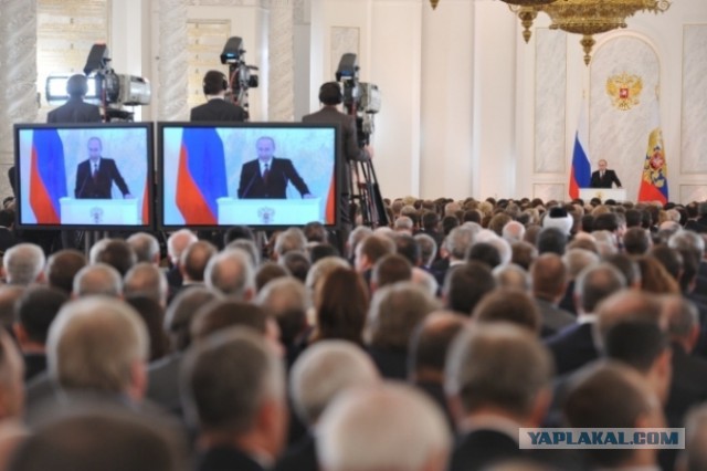 Владимир Путин выступает с посланием