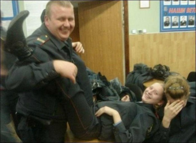 А как вам нравятся такие сотрудники полиции?
