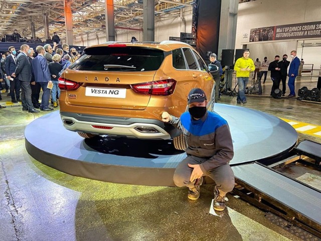 АвтоВАЗ начал производство рестайлинговой Lada Vesta