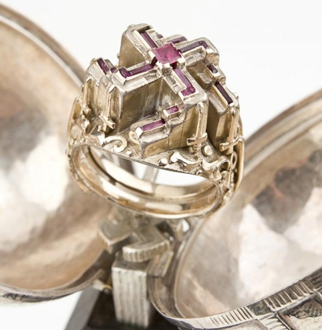 На аукцион выставлено кольцо Адольфа Гитлера стоимостью 100 тысяч долларов