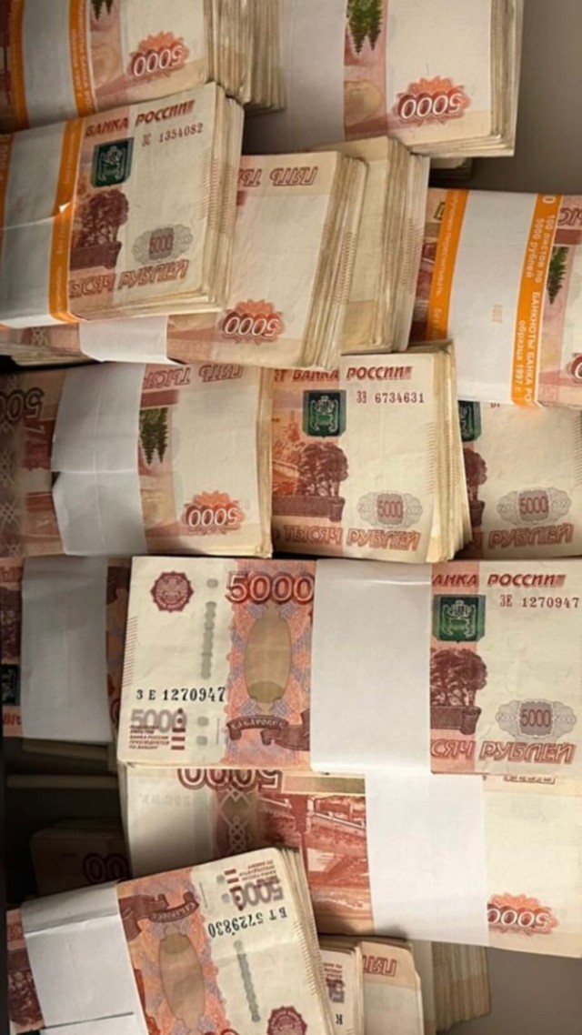 Чёрный август всё ближе? Отток наличных рублей вырос еще на 513 млрд за две недели июля