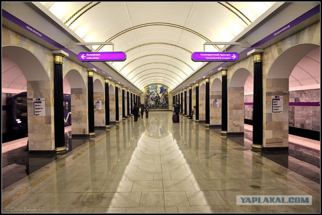 Необычное: московское и питерское метро без людей