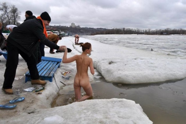 Крещение киевских нудистов 18+