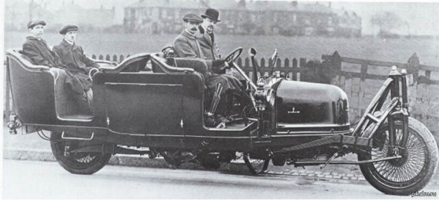 Концепт мопеда-неваляшки