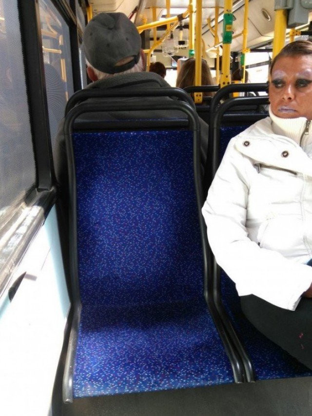 Они не смогли вовремя остановиться и всё продолжали и продолжали наносить макияж