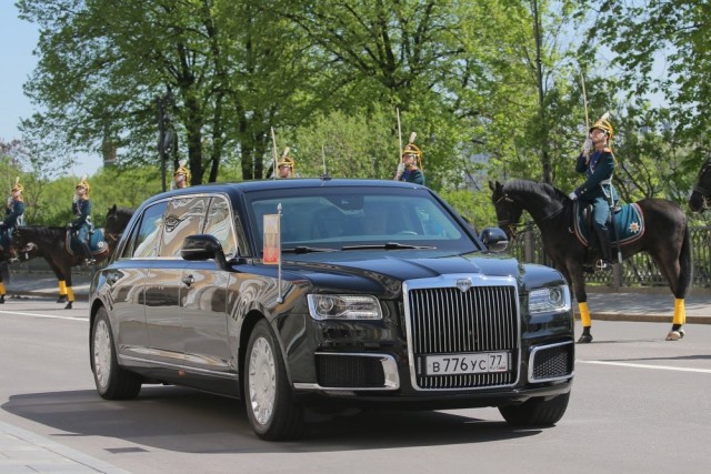 В Сети обсуждают «странные номера» нового лимузина Путина