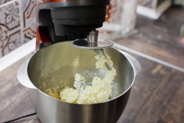 Творожно-сырные колечки с кунжутом