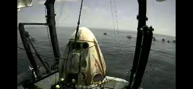 Прямо сейчас в прямом эфире посадка SpaceX DM-2