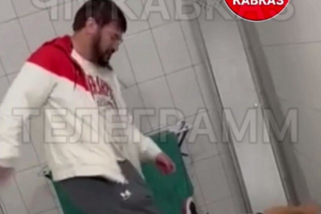 Тренер избил ногами ребёнка из-за поражения.