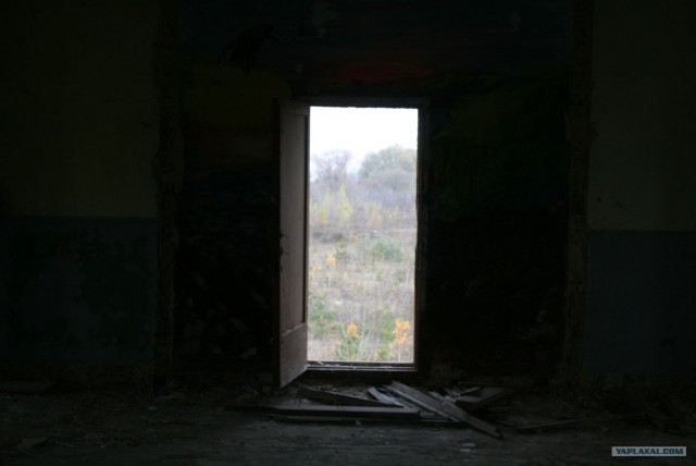Заброшенная танковая база.