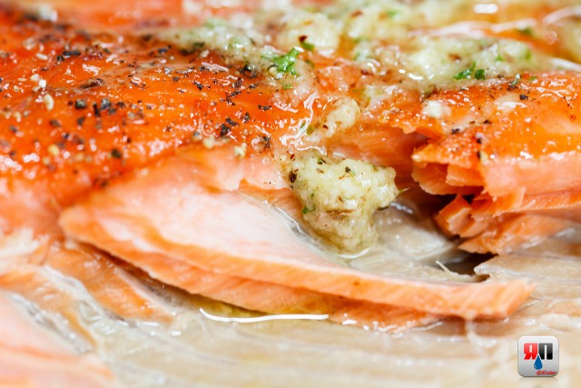 Летняя кухня. Нерка на кедре.