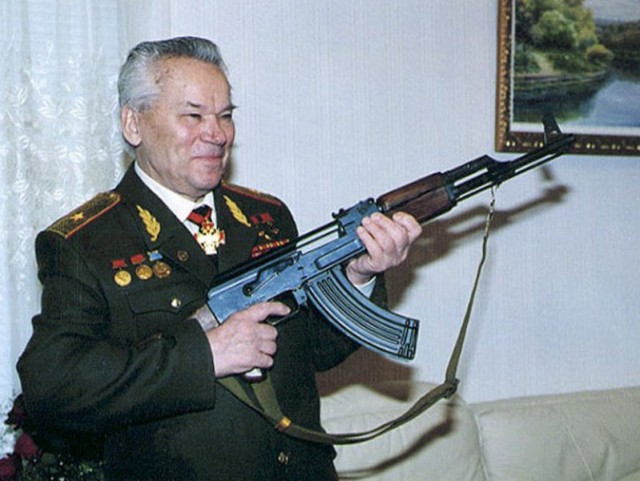 Макаревич раскритиковал памятник Калашникову. "Бездарная, уродливая скульптура"