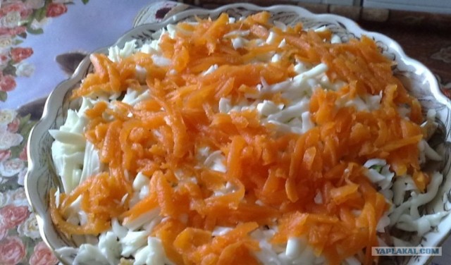 Салат из крабовых по дженибековски.