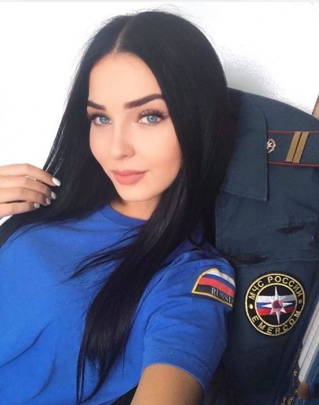 Девушки в униформе