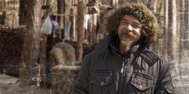 Сашка-леший и его поляна: белорус разбил лагерь рядом с городом и прячется там от безумия мира