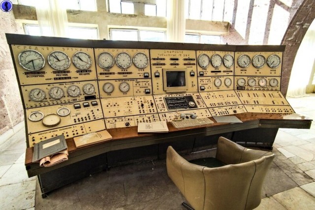 Отсюда управляли гигантским советским научным радиотелескопом "Геруни"
