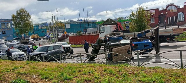 А синий трактор не виноват.