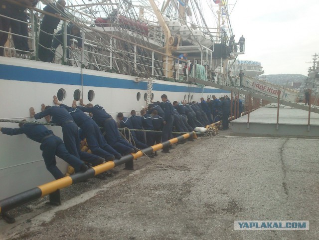 Весь украинский военно-морской флот замерз в Одесском заливе