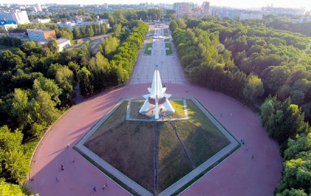 В Брянске девушка станцевала на Звезде на Кургане Бессмертия ради лайков