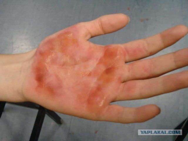 Битва платьев: Глюкоза (34 года) против Меган Фокс (35)