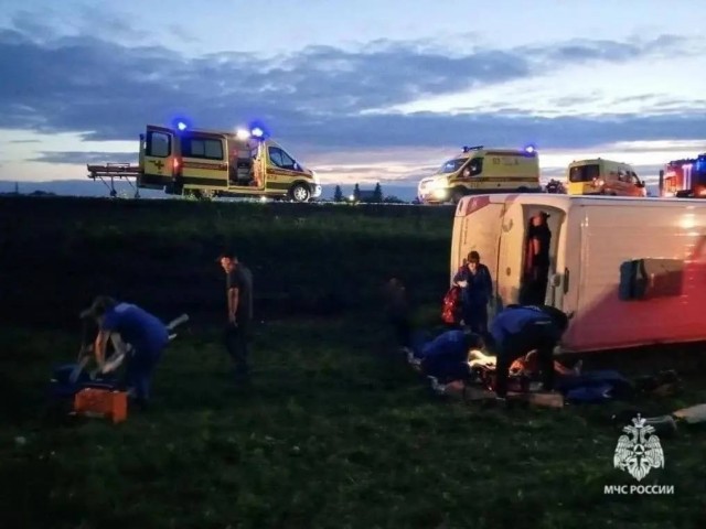 Автобус с 46 пассажирами перевернулся в Татарстане