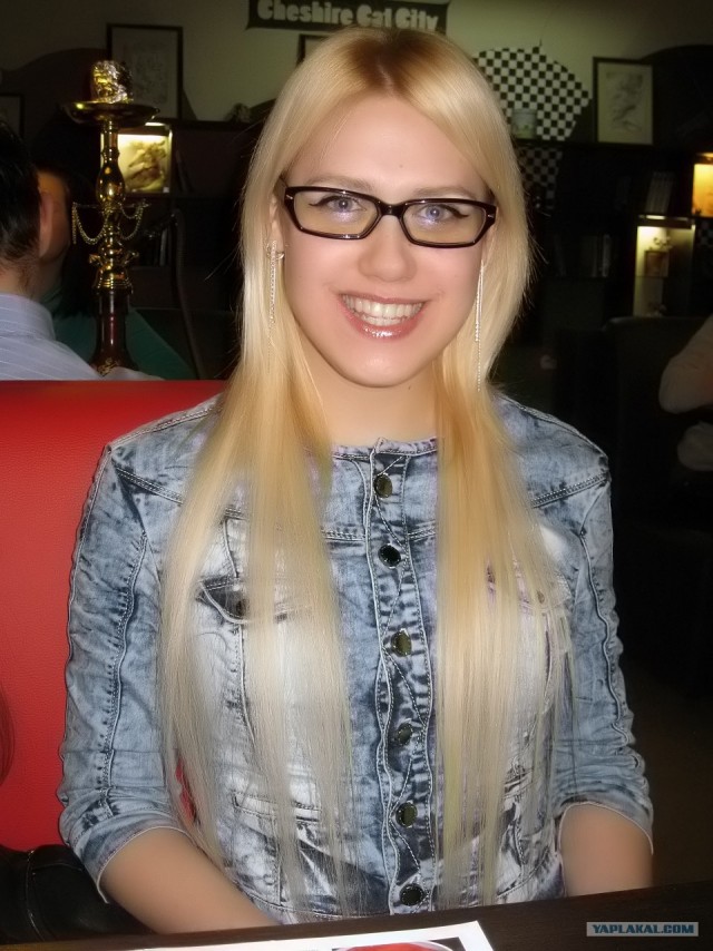 Девушка, у которой не закрывается рот