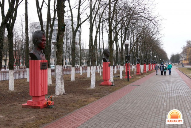 Неудобное прошлое. Отношение к памятникам ВОВ в разных странах.