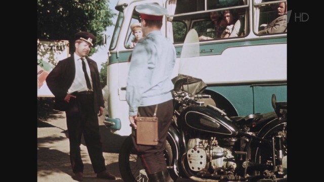 Киев и советский автотрафик 1962 года в фильме "Королева бензоколонки"
