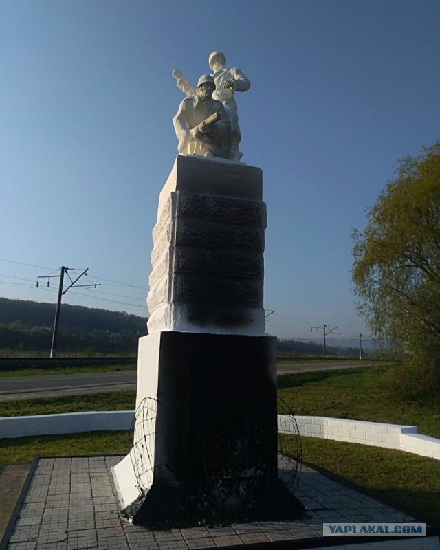 В Крымском районе осквернили памятник солдатам ВОВ