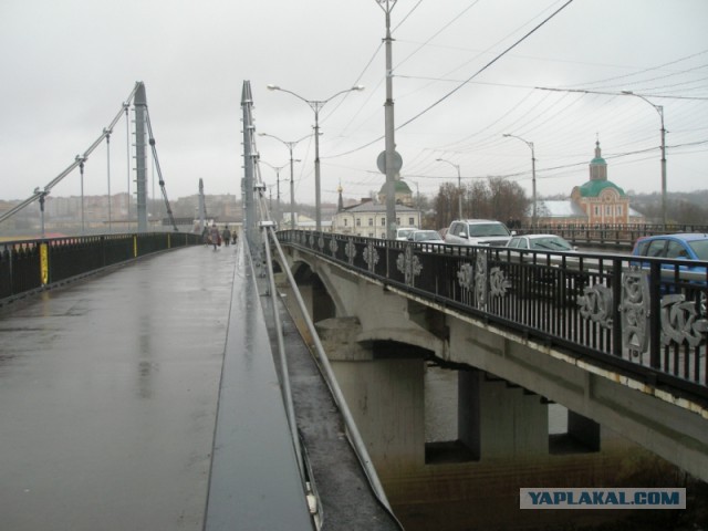 В Смоленске самолет пролетел под мостом через Днепр