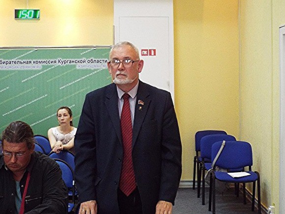 Депутат посоветовал Путину уйти в отставку, не дожидаясь, «когда вынесут вперед ногами»