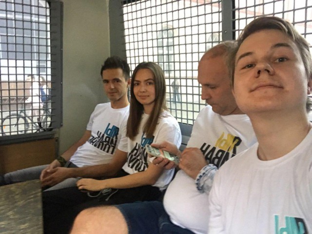 Уже более 200 человек задержали на шествии в поддержку Ивана Голунова на Чистопрудном и Цветном бульварах в Москве