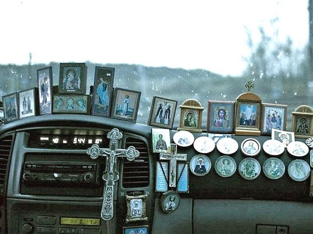 Что означает "рыбка" на кузове автомобиля?