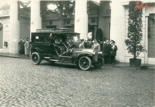 Международная автомобильная выставка в Михайловском манеже. 1913г.