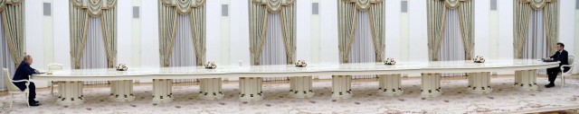 Предлагаю пофотошопить встречу Путина и Макрона