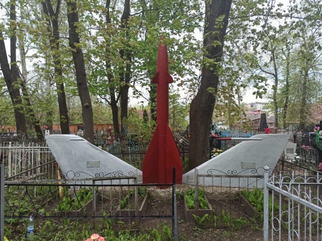 Немного атмосферных фото со старых кладбищ