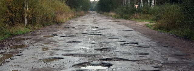 Самокатчик насмерть разбился, влетев в яму в асфальте на Народного Ополчения